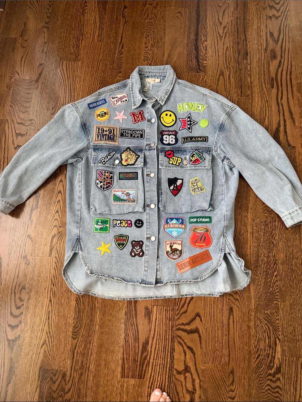 Jade by Jane Embroidered Patch Light Wash Denim Shirt Jacket small